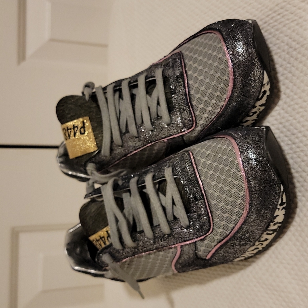 P448 A8 Boston Running Style Sneakers Size 39 *One of a kind/Rare find*